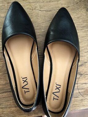 Womens flats by Taxi, size 7, black